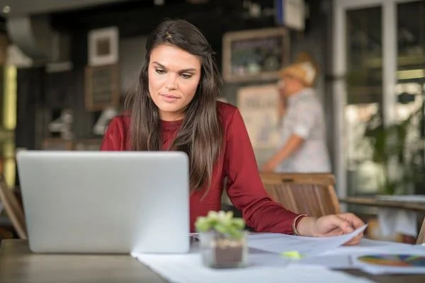 woman working on computer - JConnelly Blog - Navigating through work relationships, especially outsourced ones like ghostwriters, can be tough territory. In fact, your relationship with a ghostwriter may be unlike any other work relationship you’ve had.
