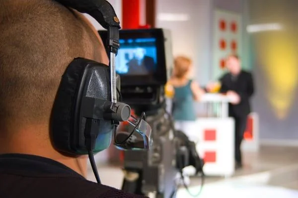 Top_Tips_for_Maximizing_Your_TV_and_Online_Appearances__.jpg Man Looking Through Camera- JConnelly blog- TV Interview Tips